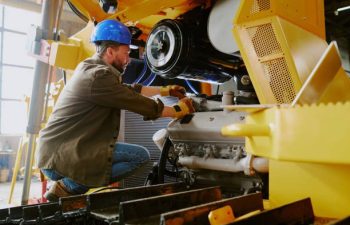 Maximizing Equipment Lifespan: Proactive vs. Reactive Maintenance Approaches